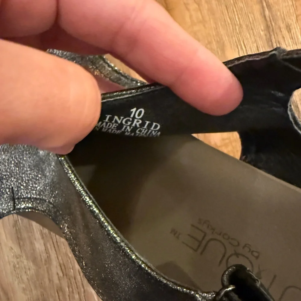 Corkys Silver Metallic T-Strap Sandals with Cushioned Footbed - Picture 5 of 5